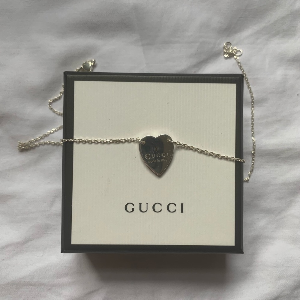gucci heart pendant